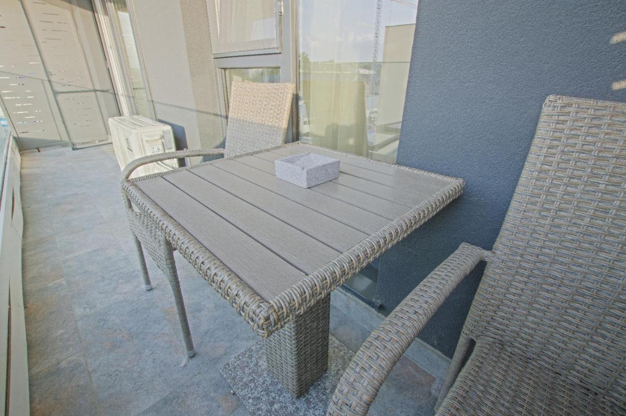 Himson-Beige Apartment Iasi Buitenkant foto