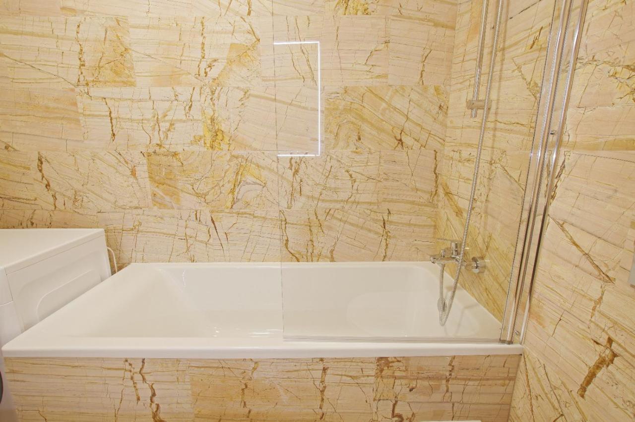 Himson-Beige Apartment Iasi Buitenkant foto